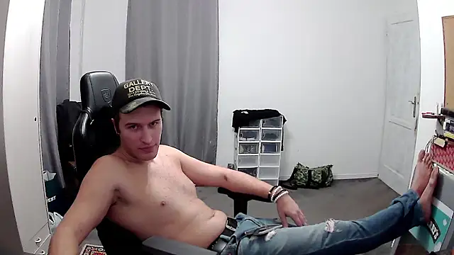 PKrisztian online show from 10/28/25, 06:51