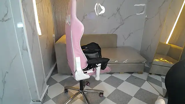 skeler lovd b  online show from 11/11/25, 01:00