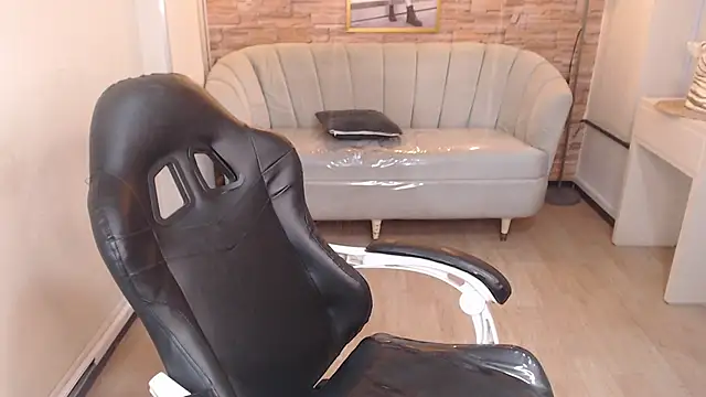 skeler lovd b  online show from 09/24/25, 12:55