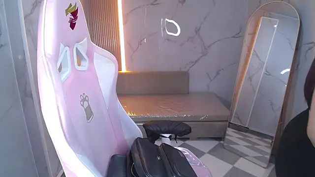 skeler lovd b  online show from 10/15/25, 01:08