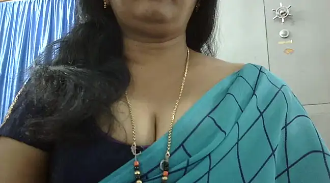 Snapshot of Vijji-telugu chatting on 03/07/25, 07:52 Vijji-telugu online show from 03/07/25, 07:52