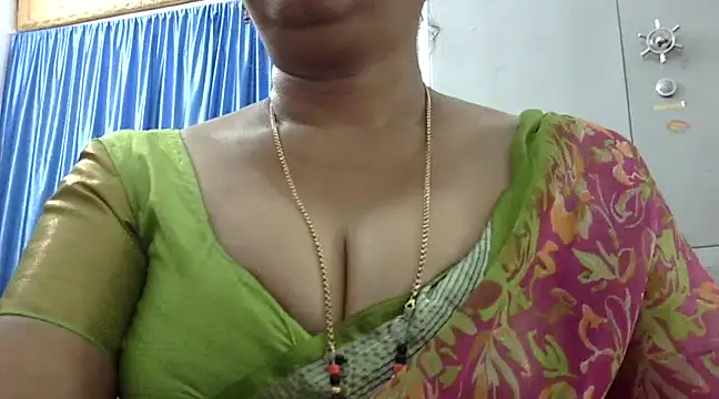 Snapshot of Vijji-telugu chatting on 03/05/25, 04:34 Vijji-telugu online show from 03/05/25, 04:34