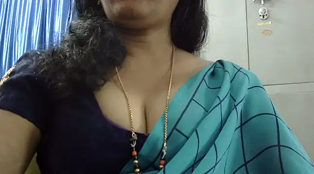 Snapshot of Vijji-telugu chatting on 02/11/25, 04:33 Vijji-telugu online show from 02/11/25, 04:33