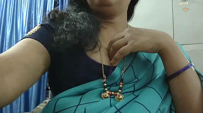 Snapshot of Vijji-telugu chatting on 02/11/25, 07:54 Vijji-telugu online show from 02/11/25, 07:54