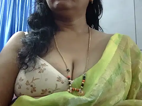 Snapshot of Vijji-telugu chatting on 09/15/25, 04:40 Vijji-telugu online show from 09/15/25, 04:40
