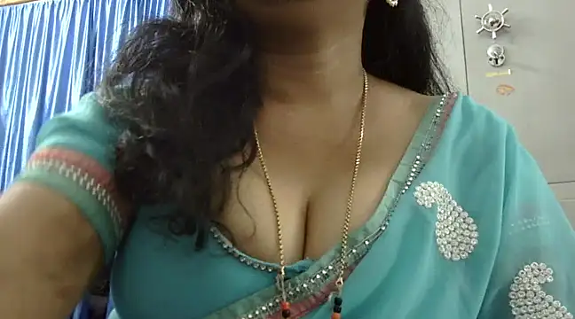 Snapshot of Vijji-telugu chatting on 03/01/25, 07:41 Vijji-telugu online show from 03/01/25, 07:41