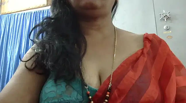 Snapshot of Vijji-telugu chatting on 03/08/25, 04:56 Vijji-telugu online show from 03/08/25, 04:56