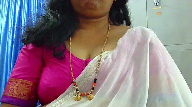 Snapshot of Vijji-telugu chatting on 12/23/24, 08:11 Vijji-telugu online show from 12/23/24, 08:11