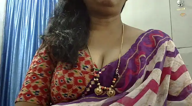 Snapshot of Vijji-telugu chatting on 01/03/25, 08:10 Vijji-telugu online show from 01/03/25, 08:10