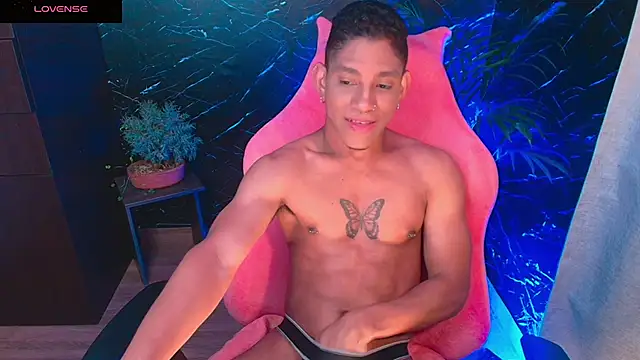 Snapshot of Palo_santo chatting on 11/17/25, 08:07 Palo santo online show from 11/17/25, 08:07