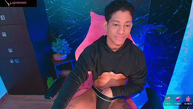 Snapshot of Palo_santo chatting on 10/11/25, 08:04 Palo santo online show from 10/11/25, 08:04