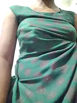 rituporna2004 online show from 04/24/26, 12:56