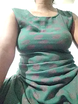 rituporna2004 online show from 04/17/26, 12:35