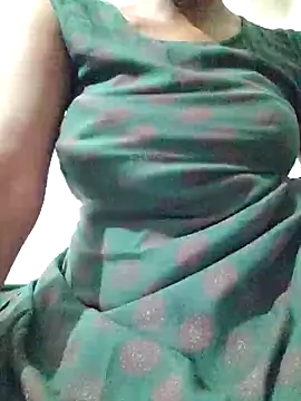 rituporna2004 online show from 04/16/26, 12:22