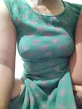 rituporna2004 online show from 12/01/25, 04:35