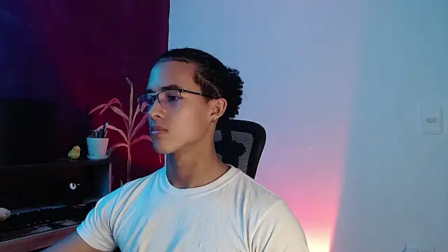 Snapshot of alejo_x3 chatting on 03/23/25, 05:00 alejo x3 online show from 03/23/25, 05:00