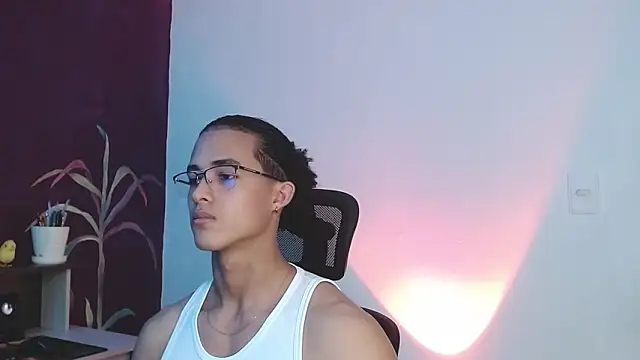 Snapshot of alejo_x3 chatting on 03/09/25, 02:32 alejo x3 online show from 03/09/25, 02:32