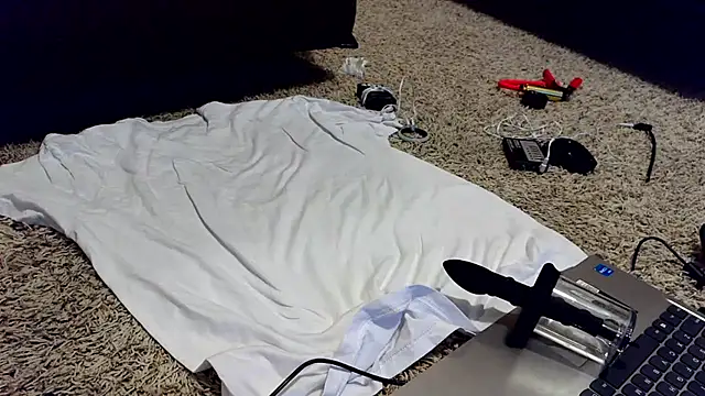 Snapshot of femgui69 chatting on 11/05/25, 09:29 femgui69 online show from 11/05/25, 09:29