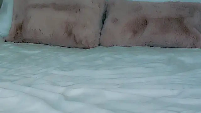 oh-my-mia online show from 12/21/25, 08:05