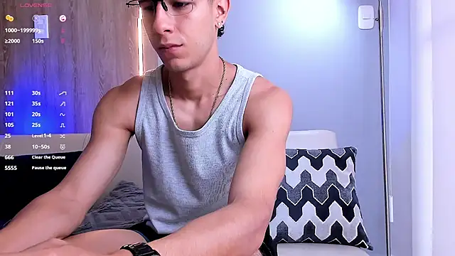 Snapshot of SymonPrince chatting on 11/24/25, 12:38 SymonPrince online show from 11/24/25, 12:38