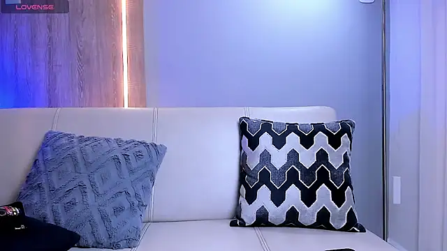 Snapshot of SymonPrince chatting on 10/29/25, 10:20 SymonPrince online show from 10/29/25, 10:20