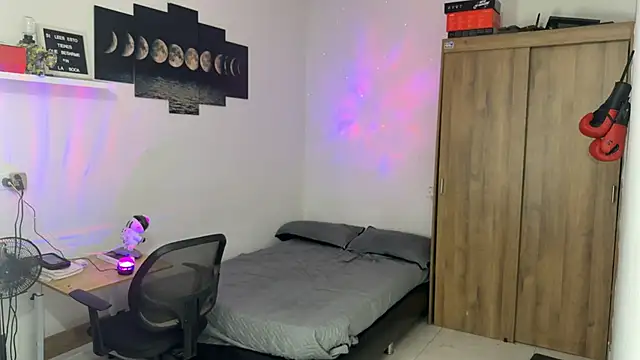 Kisan Smith online show from 10/28/25, 01:17