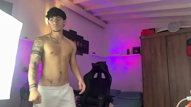 Kisan Smith online show from 04/13/26, 03:32