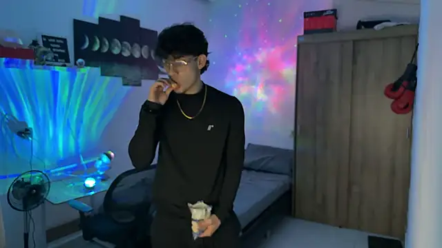 Kisan Smith online show from 10/21/25, 03:28