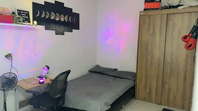 Kisan Smith online show from 10/25/25, 02:55