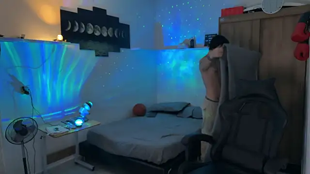 Kisan Smith online show from 02/25/26, 03:40