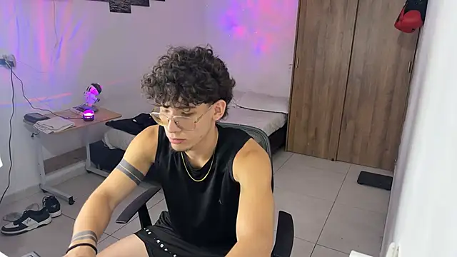 Kisan Smith online show from 11/11/25, 01:44