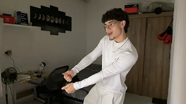 Kisan Smith online show from 11/21/25, 01:37