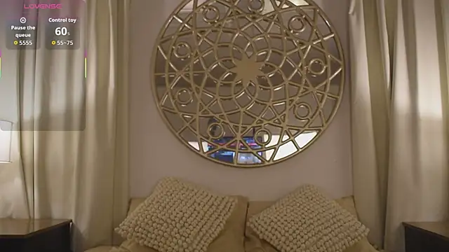 Snapshot of Antonellaparis_ chatting on 09/14/25, 02:56 Antonellaparis online show from 09/14/25, 02:56