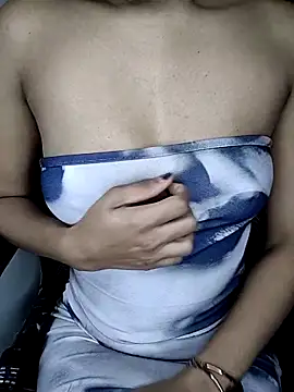 Snapshot of Leeeezzzz_roy chatting on 09/28/25, 09:00 Leeeezzzz roy online show from 09/28/25, 09:00