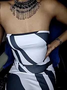 Snapshot of Leeeezzzz_roy chatting on 10/05/25, 07:04 Leeeezzzz roy online show from 10/05/25, 07:04