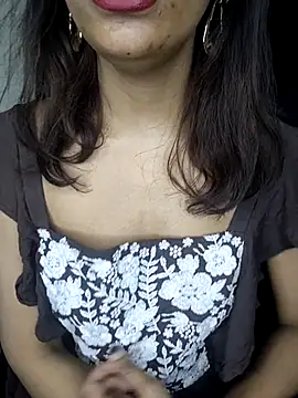 Snapshot of Leeeezzzz_roy chatting on 02/15/25, 08:01 Leeeezzzz roy online show from 02/15/25, 08:01