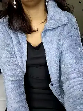 Snapshot of Leeeezzzz_roy chatting on 01/17/25, 07:49 Leeeezzzz roy online show from 01/17/25, 07:49