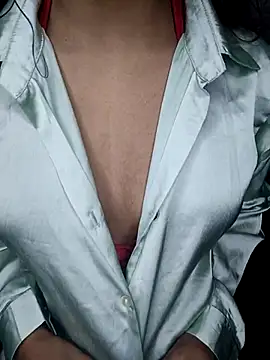 Snapshot of Leeeezzzz_roy chatting on 02/14/25, 09:10 Leeeezzzz roy online show from 02/14/25, 09:10