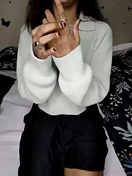 Snapshot of Leeeezzzz_roy chatting on 01/22/25, 08:38 Leeeezzzz roy online show from 01/22/25, 08:38