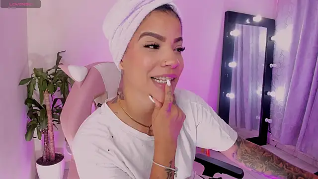 EmmaRusellx online show from 04/16/26, 09:37