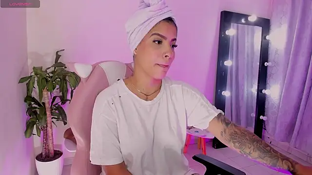 EmmaRusellx online show from 04/16/26, 09:39