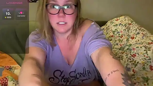 GlitterKitty108 online show from 11/18/25, 10:29