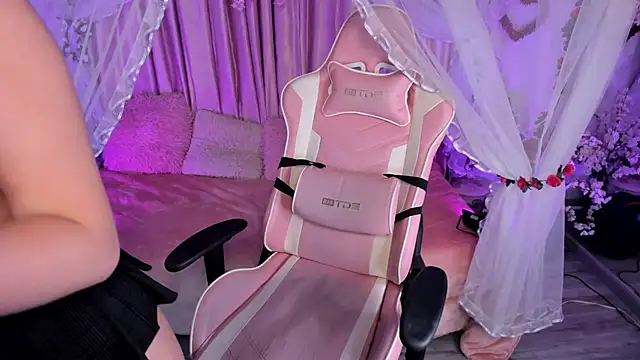 Snapshot of ino_yamanaka_ chatting on 12/12/24, 12:59 ino yamanaka online show from 12/12/24, 12:59