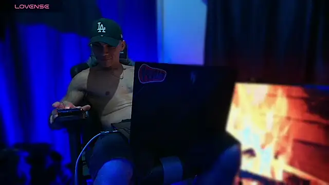 sexyboycolombi4 online show from 05/15/26, 06:22
