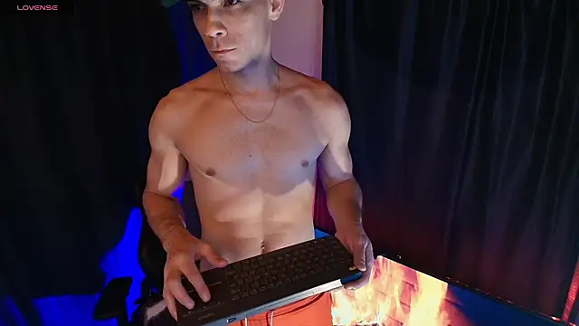 sexyboycolombi4 online show from 04/11/26, 12:20