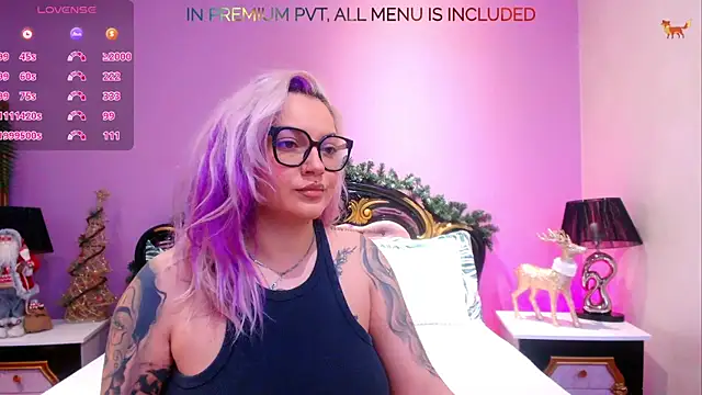 Snapshot of FoxxyClarise chatting on 01/14/26, 08:23 FoxxyClarise online show from 01/14/26, 08:23