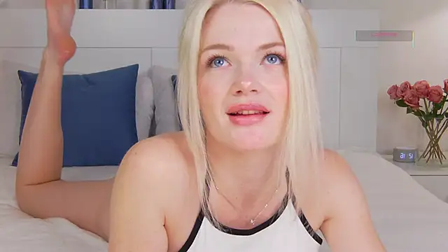 MilaDemies online show from 11/28/25, 05:18