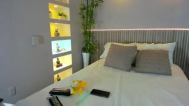 EmmilyCollson online show from 12/16/25, 05:17