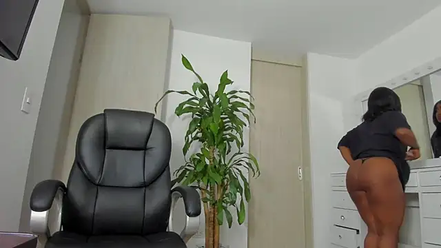 Snapshot of charlotte_tiller chatting on 09/30/25, 06:41 charlotte tiller online show from 09/30/25, 06:41