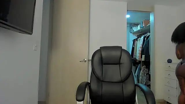 Snapshot of charlotte_tiller chatting on 04/14/26, 05:56 charlotte tiller online show from 04/14/26, 05:56